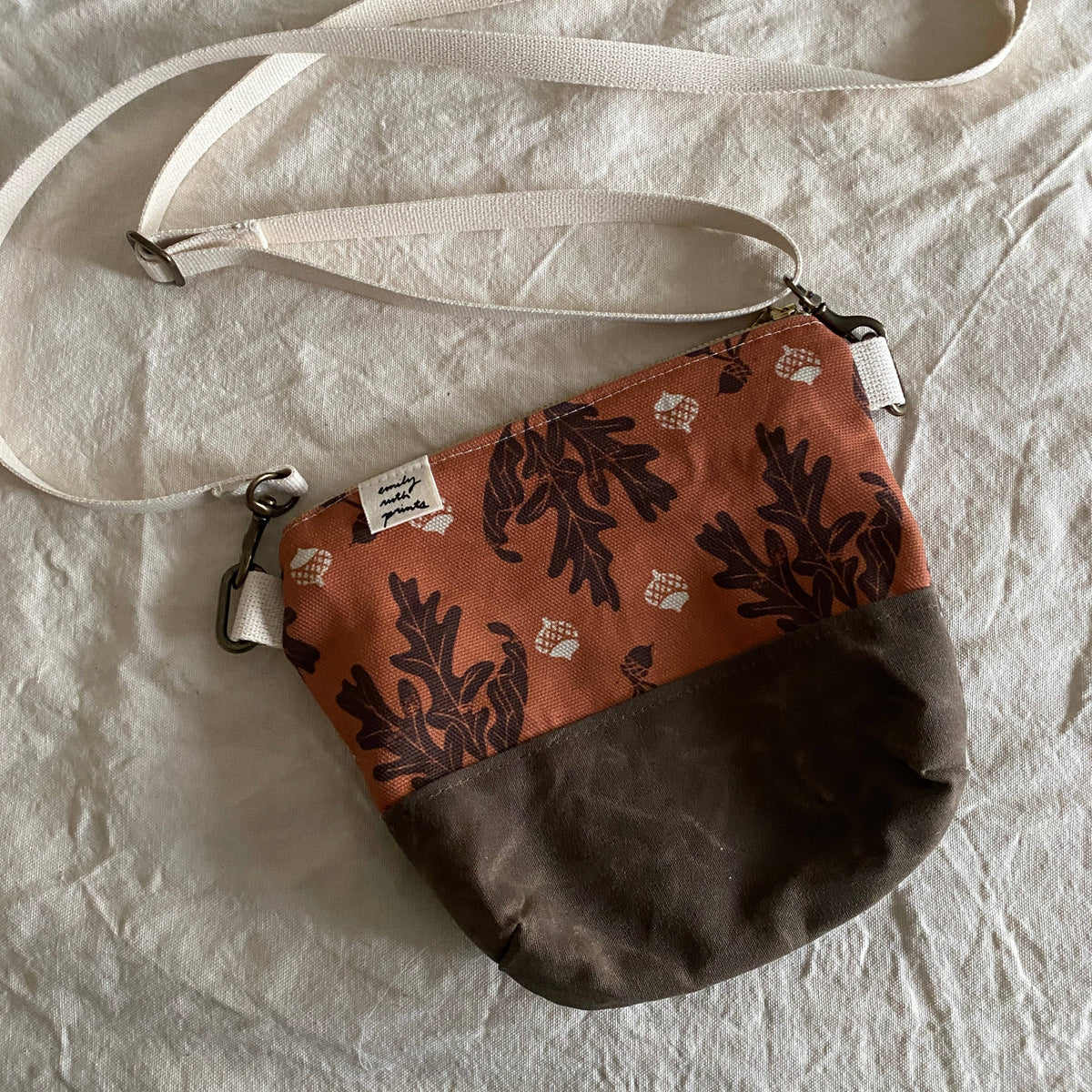 Small Crossbody Bag: Oak leaf